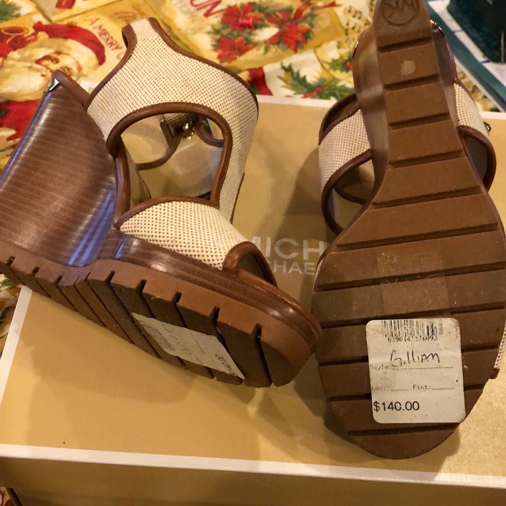 Michael Kors wedges size 7M - Picture 3 of 3